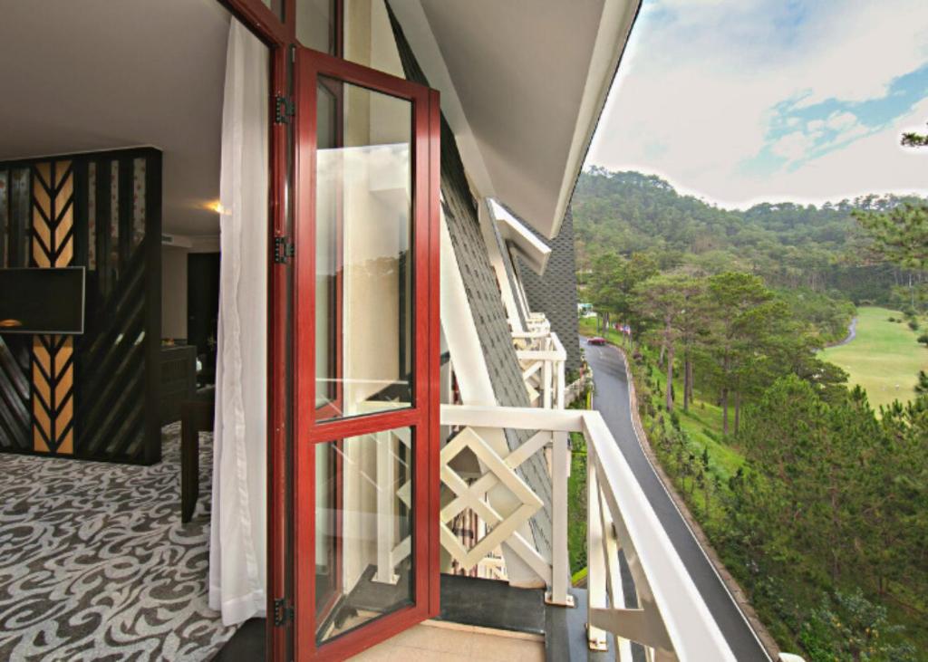 phong-nghi-Swiss-Belresort-Tuyen-Lam-4