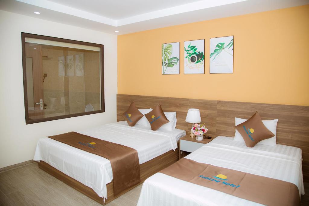 phòng deluxe triple tại sunrise hải tiến