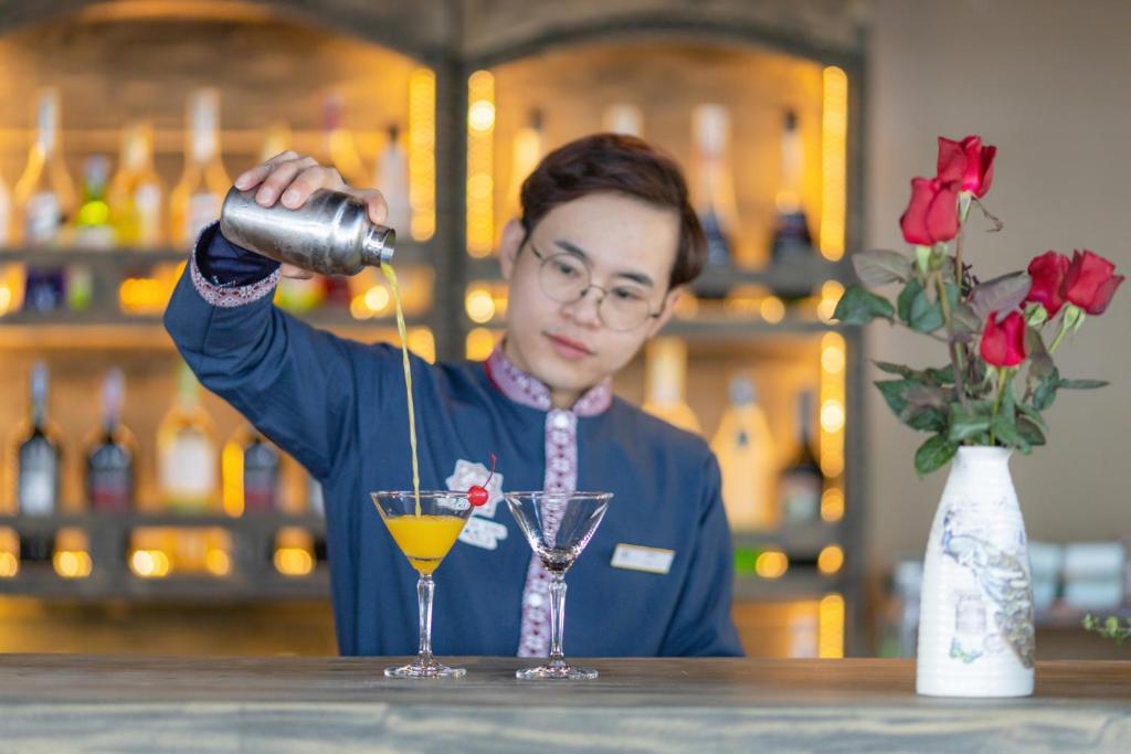 /quay-bar-tai-the-mong-villa