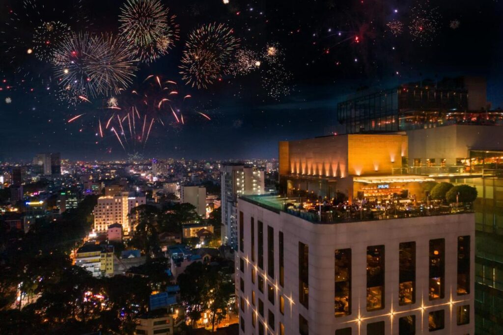 review-chi-tiet-ve-dich-vu-tien-ich-noi-bat-cua-hotel-des-arts-saigon 2