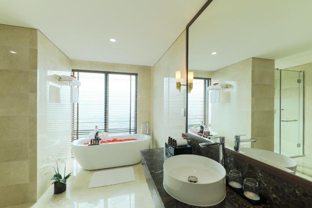 review-grand-vista-hanoi-hotel-khach-san-chuan-5-sao