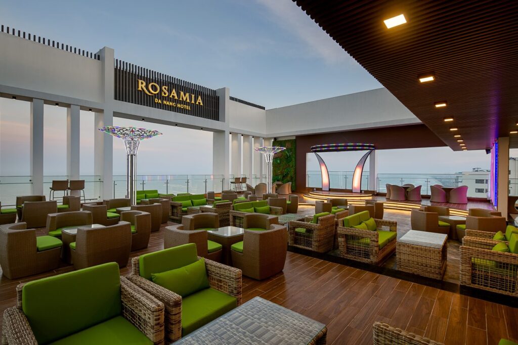 gia-phong-khach-san-da-nang-rosamia-sky-bar