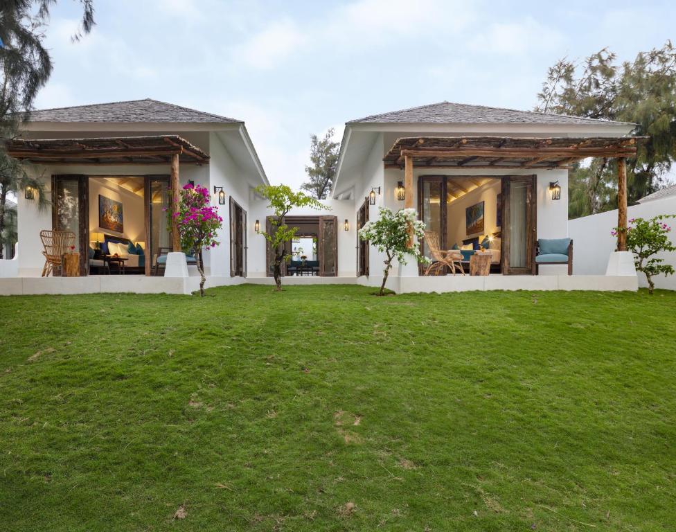 stelia-beach-resort-2-bedroom-outside