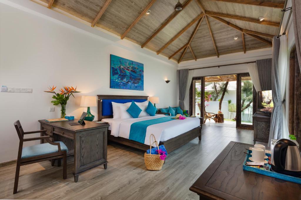 stelia-beach-resort-deluxe-villa