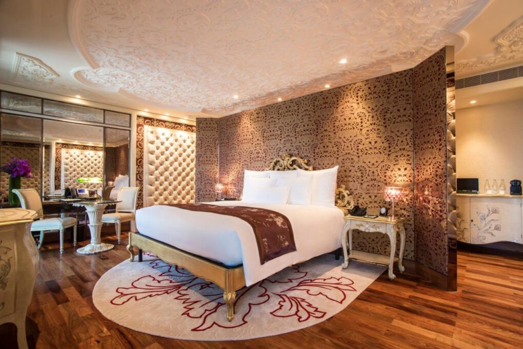 the-reveire-saigon-10