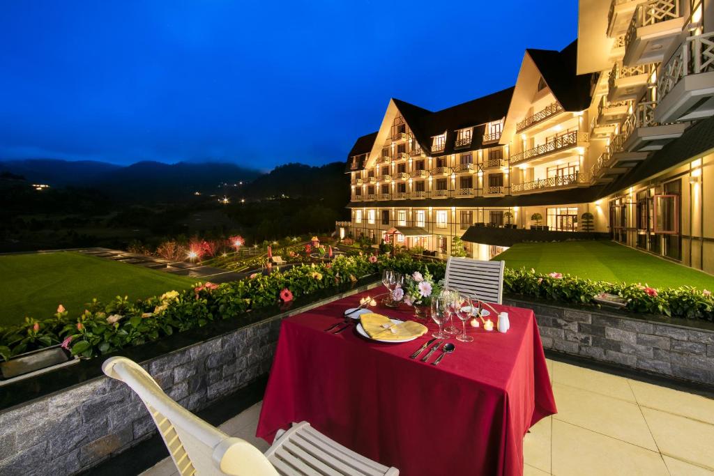 hệ thống hồ bơi tại Swiss-Belresort 