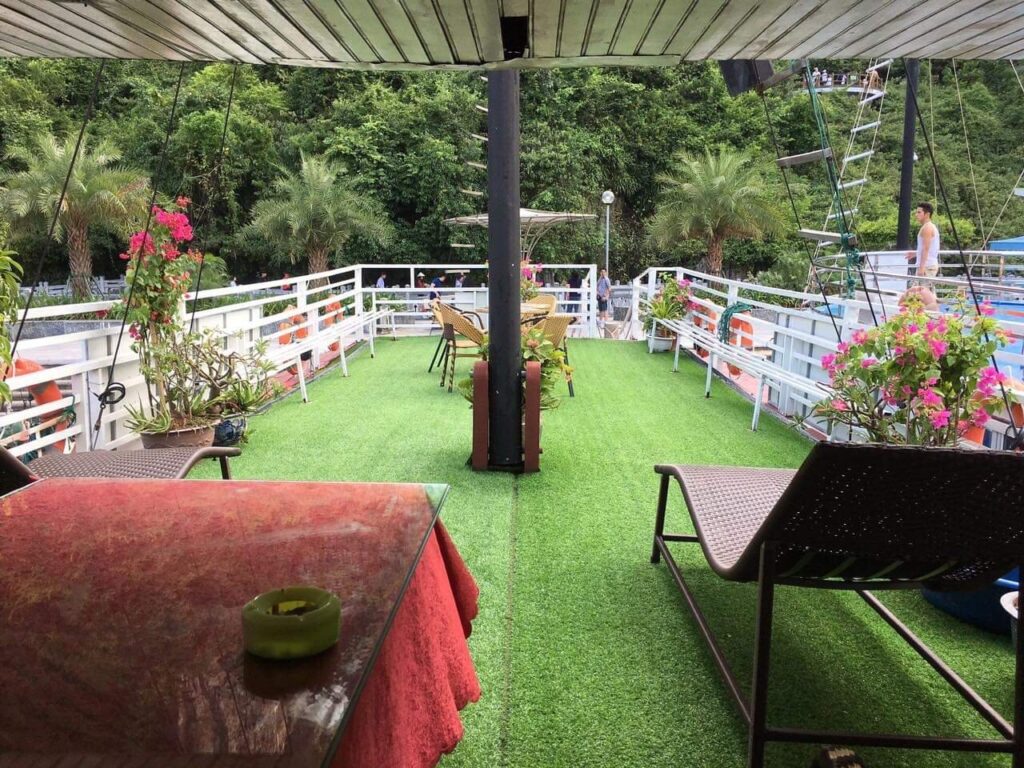 tau tham vinh halong