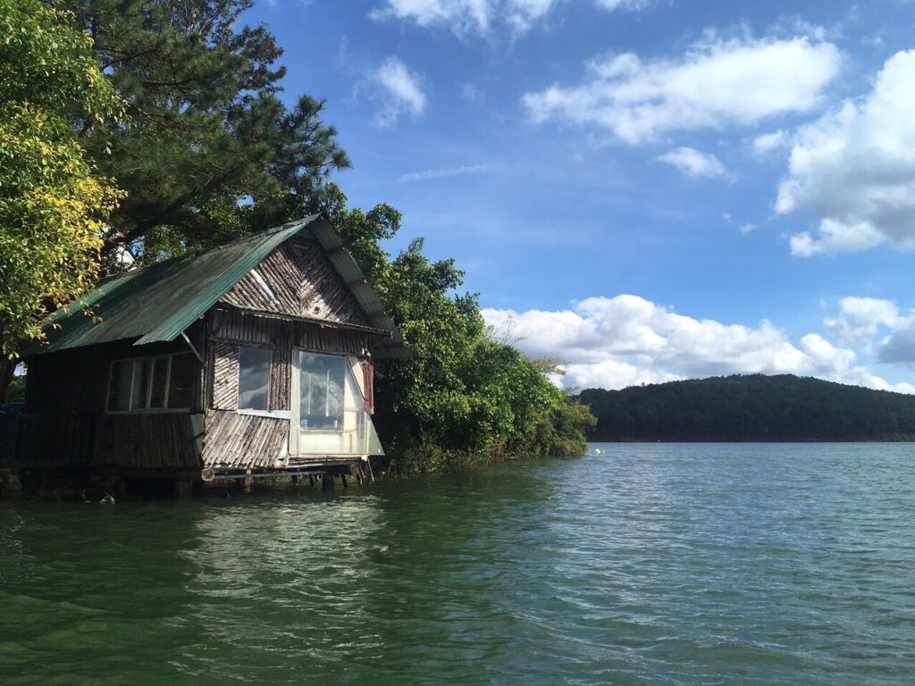 top-10-khach-san-resort-quanh-ho-tuyen-lam-da-lat-29