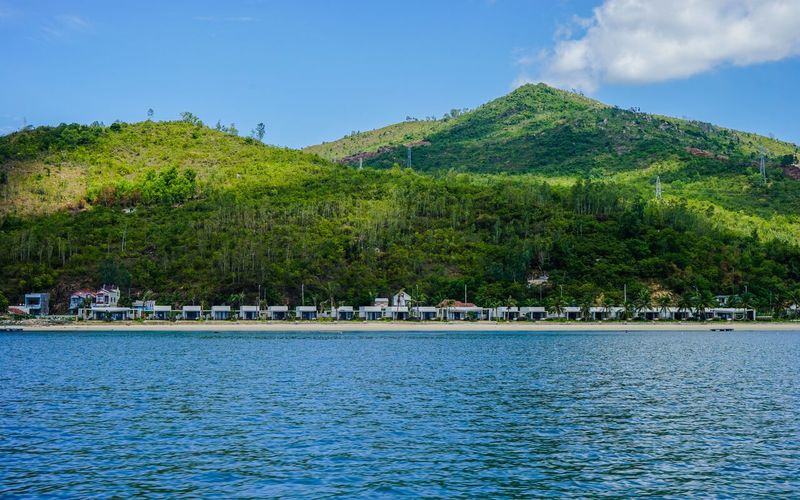 view Que toi village