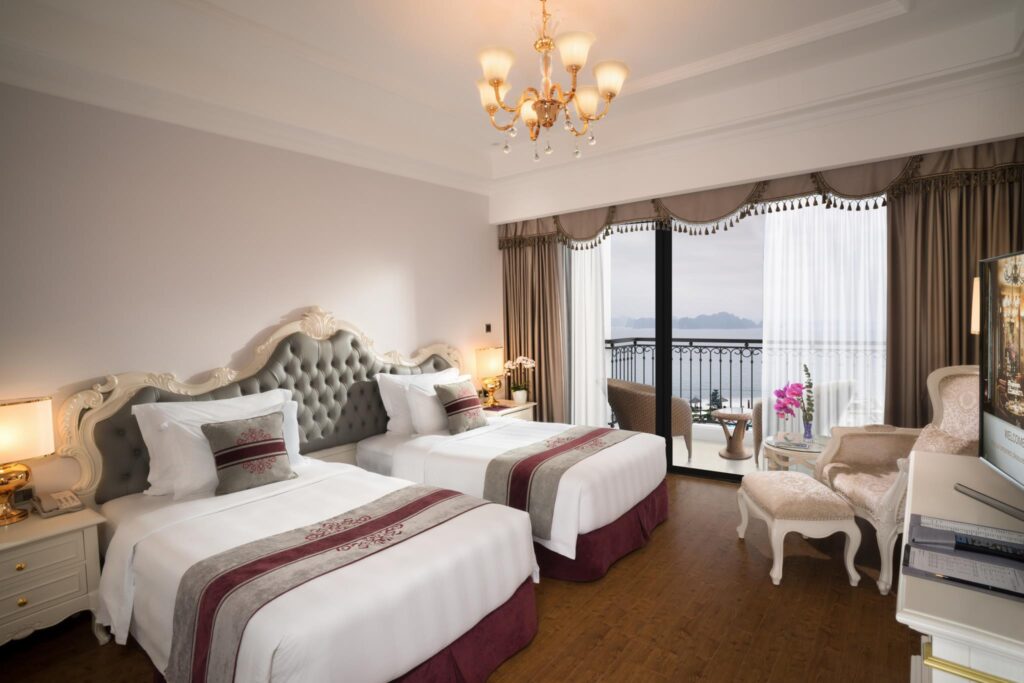 phong-ngu-2-giuong-don-vinpearl-resort-spa-hạ-long