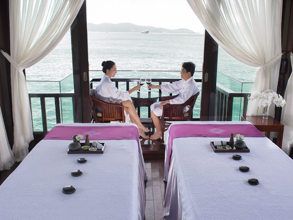 gia-phong-khach-san-vinpearl-luxury-nha-trang