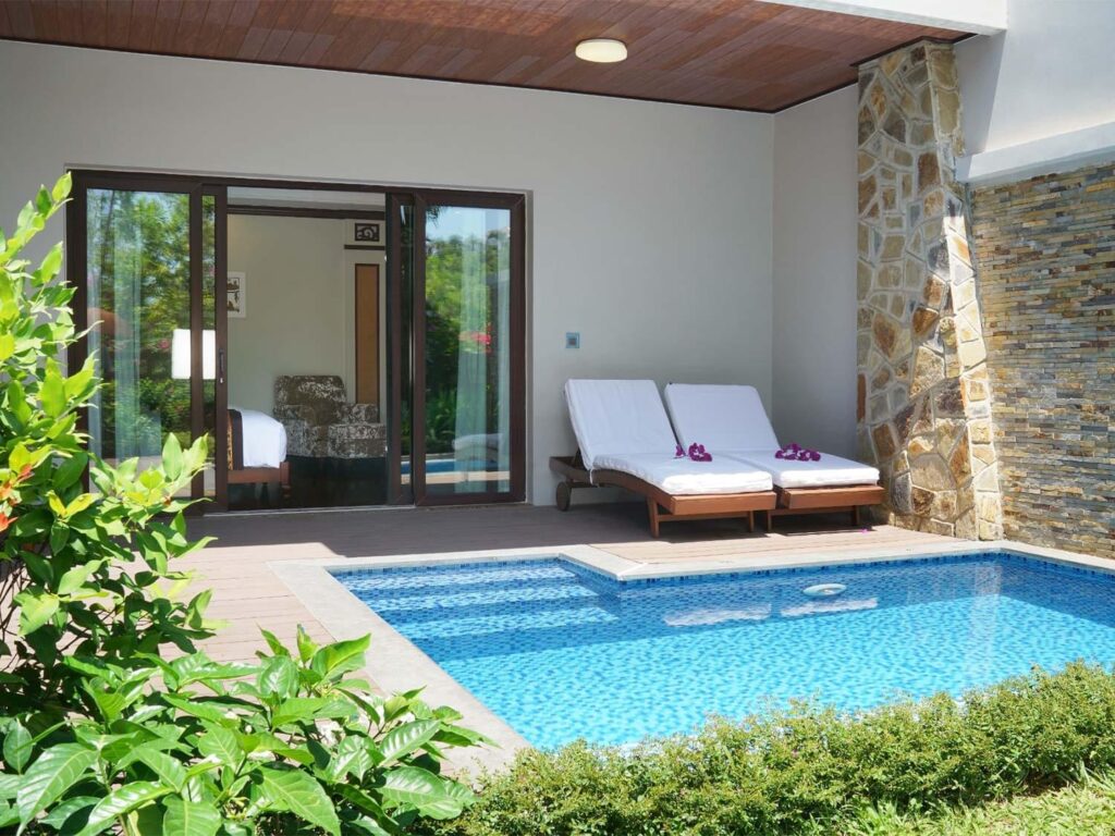 vinpearl-luxury-nha-trang-be-boi