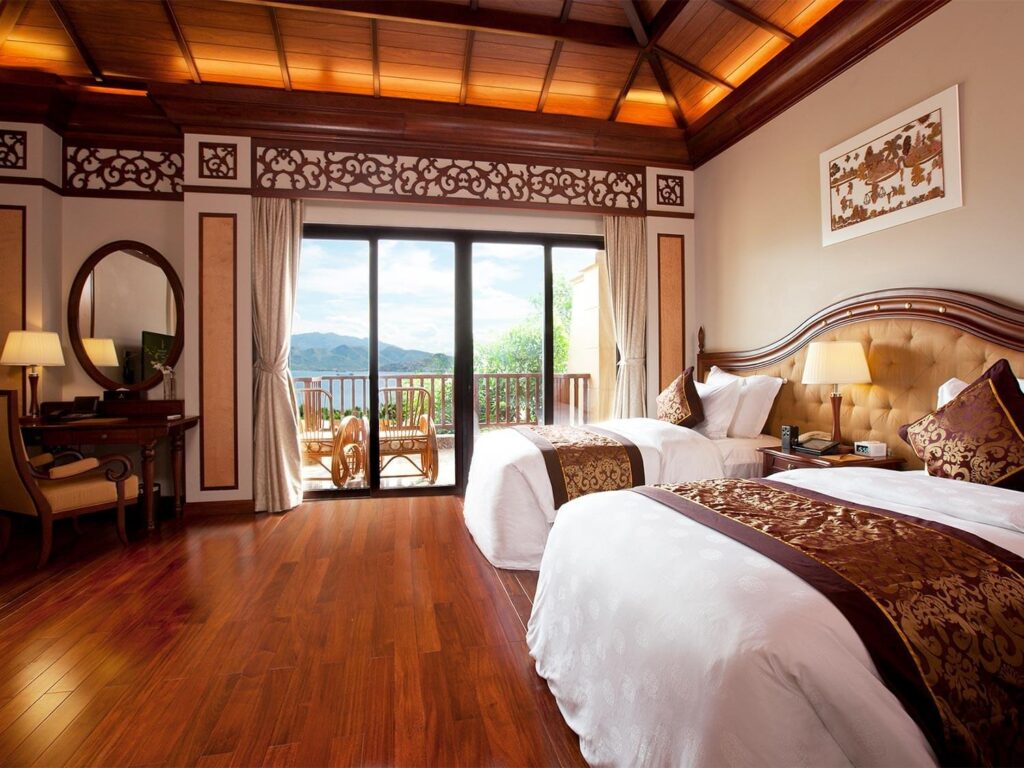 gia-phong-khach-san-vinpearl-luxury-nha-trang