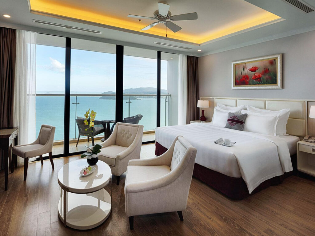 Review-gia-phong-khach-san-o-nha-trang-5-sao-19