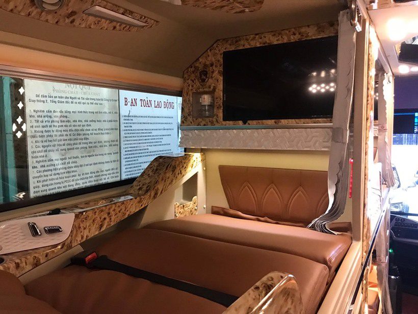 nha-xe-tri-nhan-limousine-sai-gon-san-bay-tan-son-nhat-di-tien-giang-4