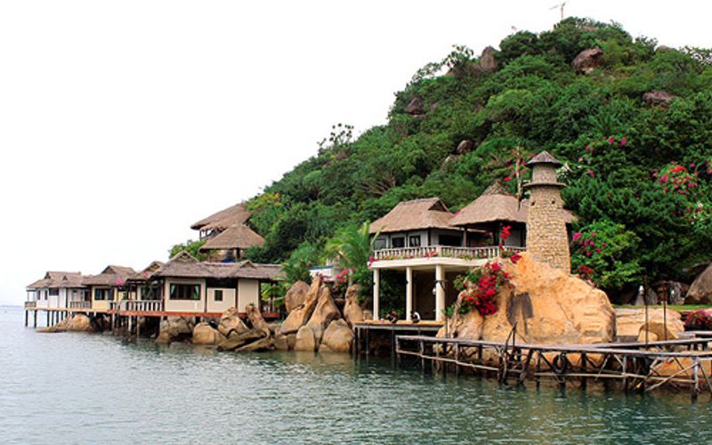 review-danh-gia-yen-bay-resort-ngoc-suong-cam-ranh-4-sao-vi-tri-o-dau-dich-vu-co-gi-2