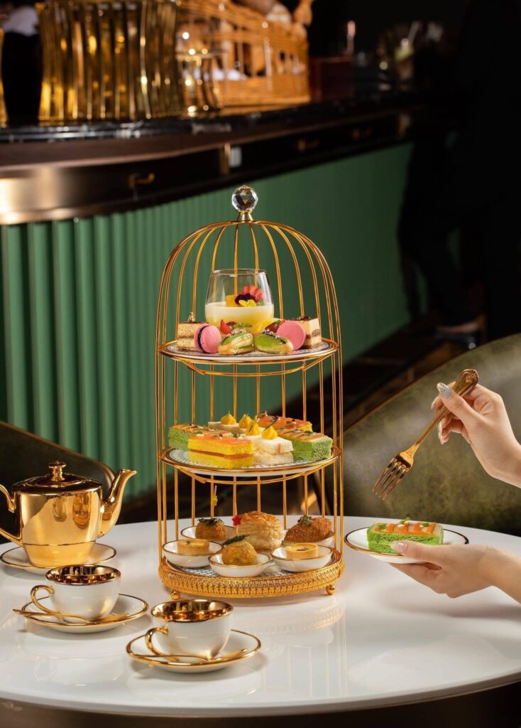 ngam-hoang-hon-sieu-dinh-tai-f29-lounge-dolce-hanoi-golden-lake-voi-voucher-tra-chieu-1